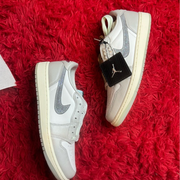 Air Jordan 1 Low Year Of The Snake - Picture 1 of 5